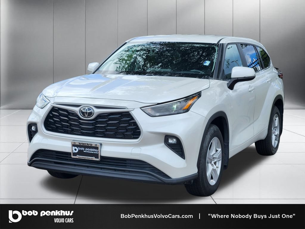 Used 2025 Toyota Highlander LE AWD/4WD image 23