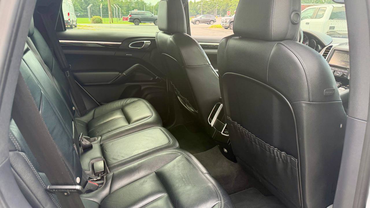 Used 2016 Porsche Cayenne AWD/4WD image 12