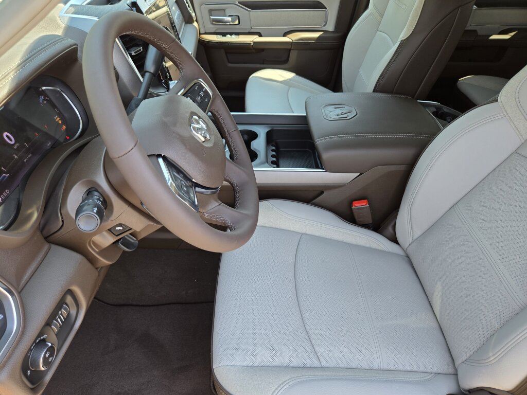 New 2026 RAM 2500 Laramie AWD/4WD image 8