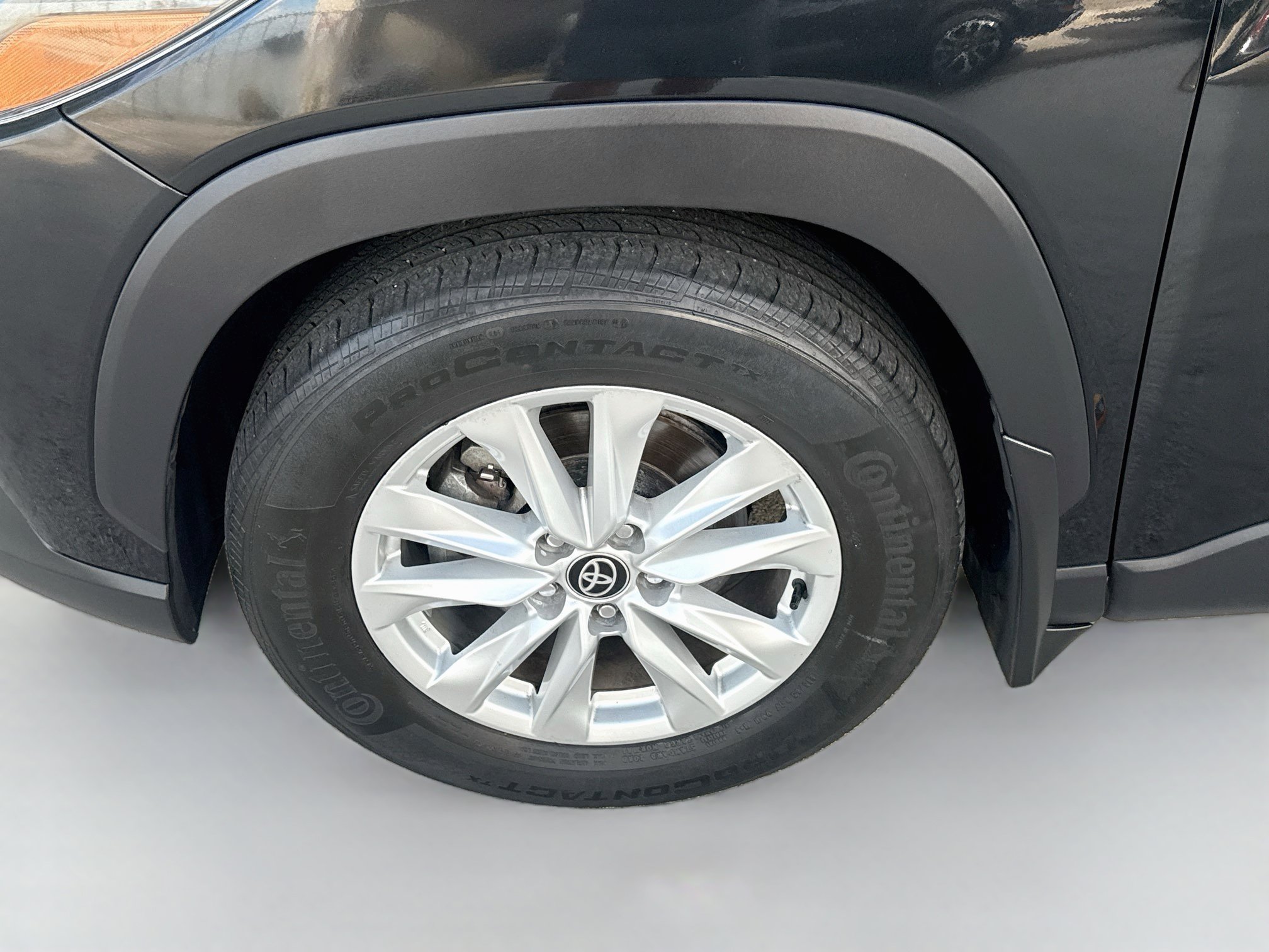 Used 2024 Toyota Corolla Cross LE AWD/4WD image 36