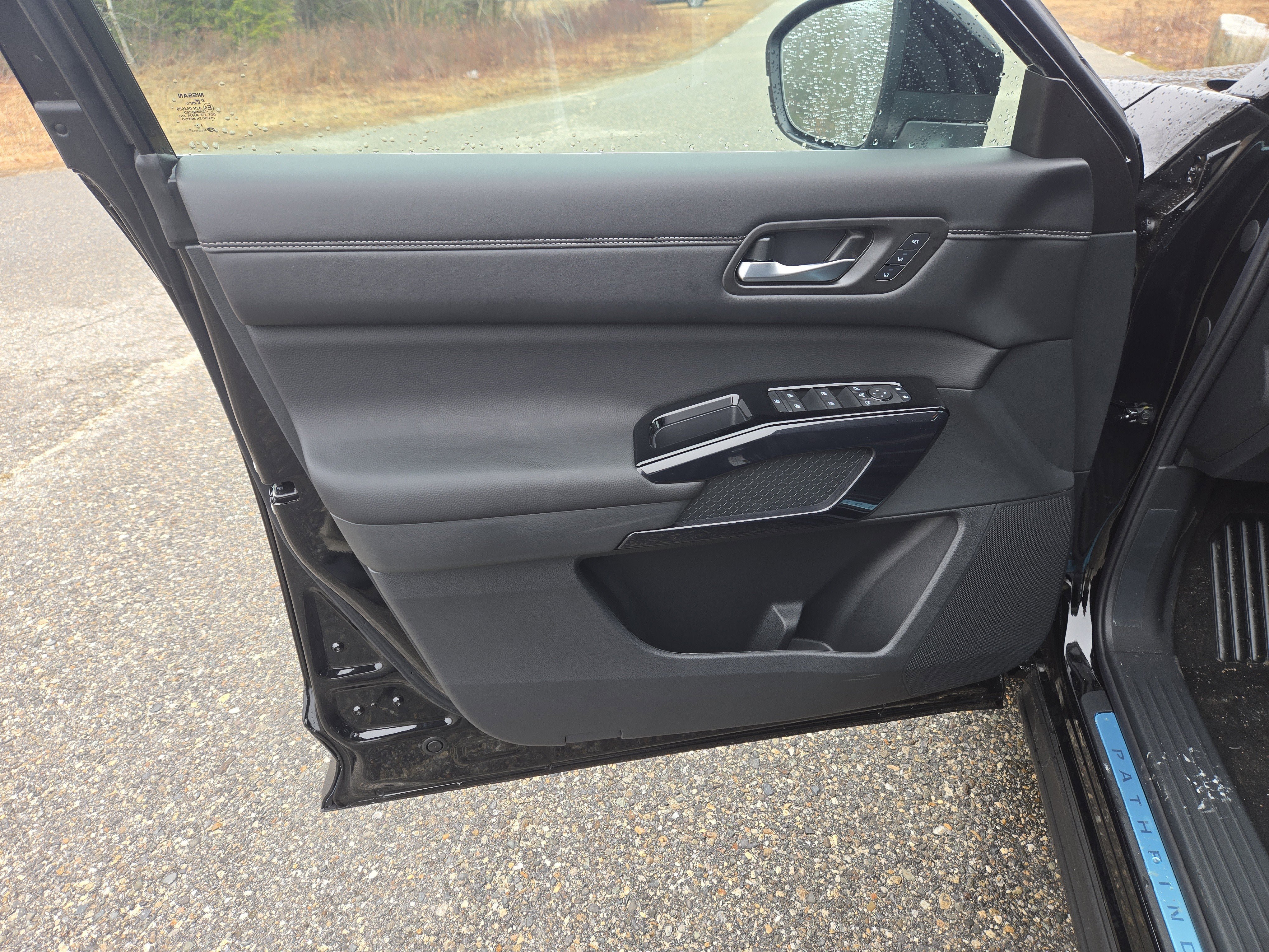 New 2026 Nissan Pathfinder Platinum image 17
