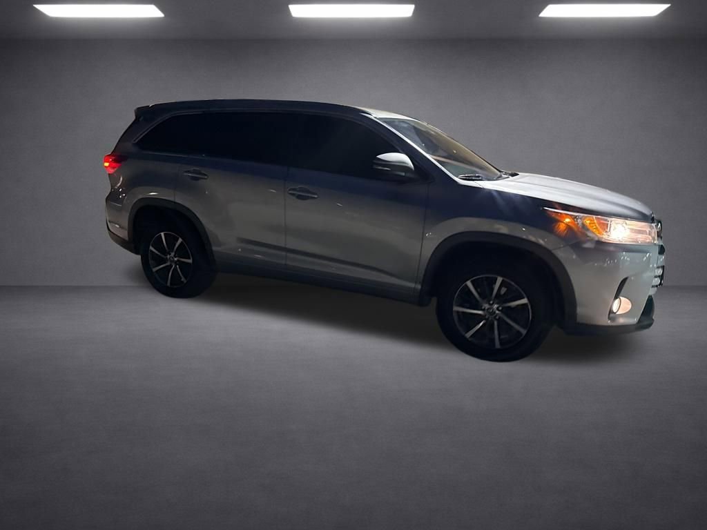 Used 2017 Toyota Highlander XLE w/ Carpet Mat Package FWD image 13