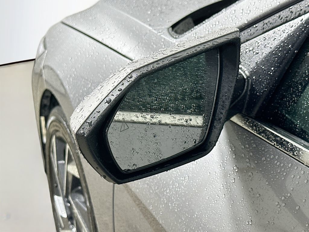 Used 2025 Hyundai Elantra SEL FWD image 34