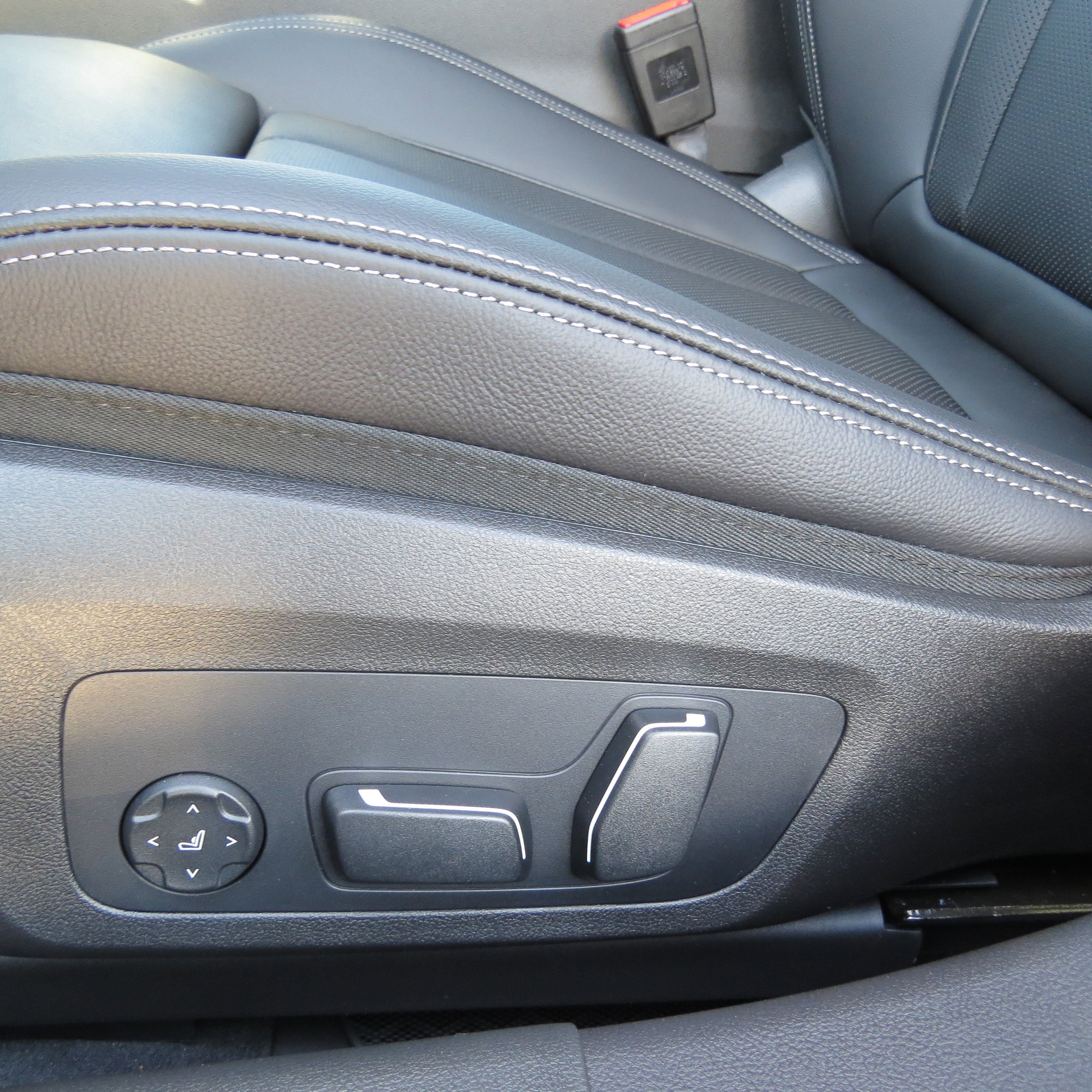 New 2025 BMW 330i xDrive Sedan w/ Convenience Package image 11