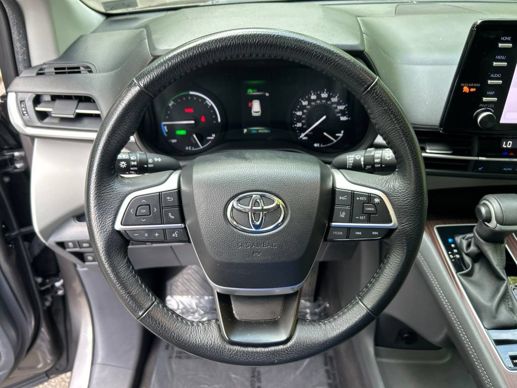 Used 2024 Toyota Sienna XLE FWD image 21