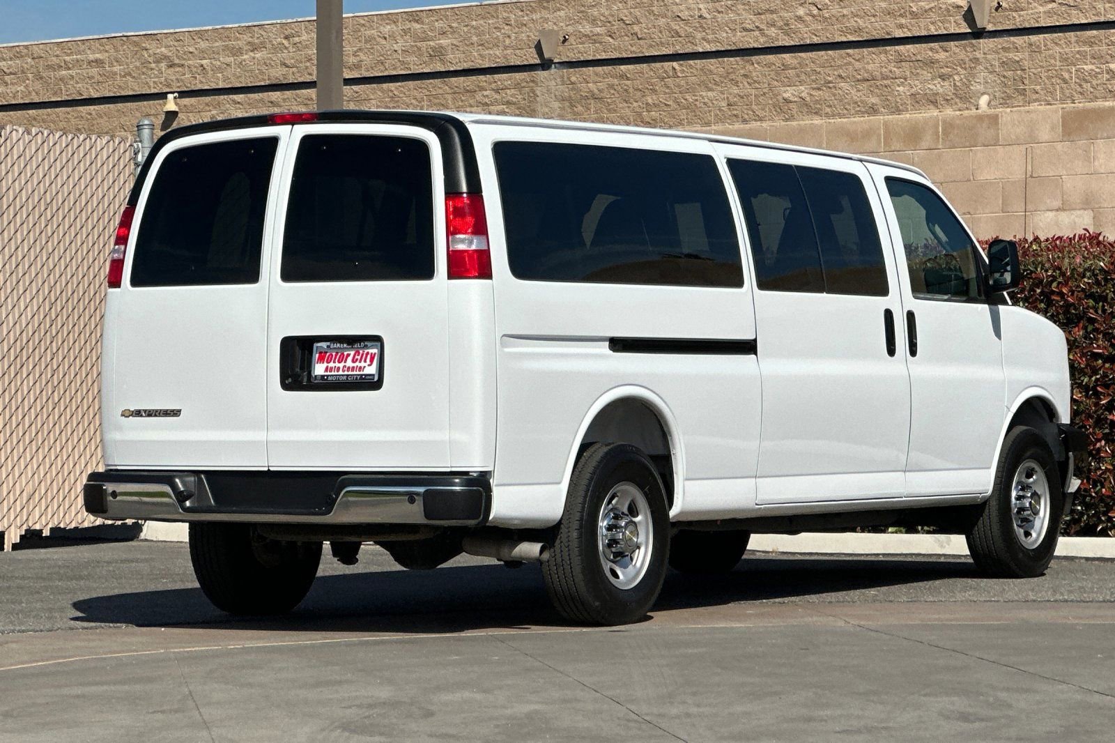 Certified 2025 Chevrolet Express 3500 LT w/ LT Preferred Equipment Group image 4