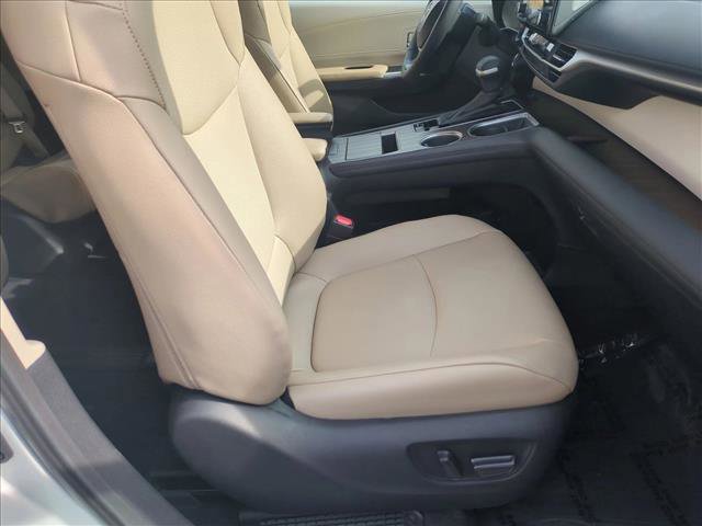 Used 2023 Toyota Sienna XLE image 22