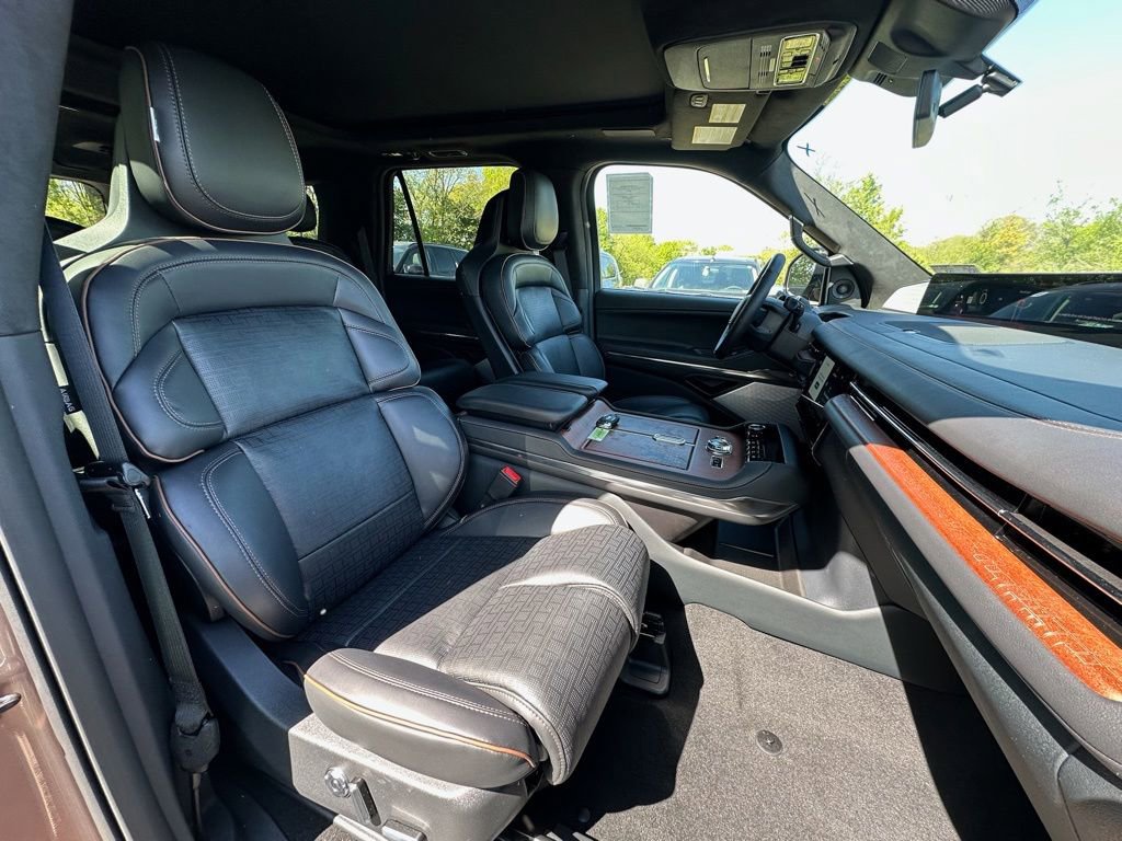 New 2026 Lincoln Navigator L Black Label AWD/4WD image 23