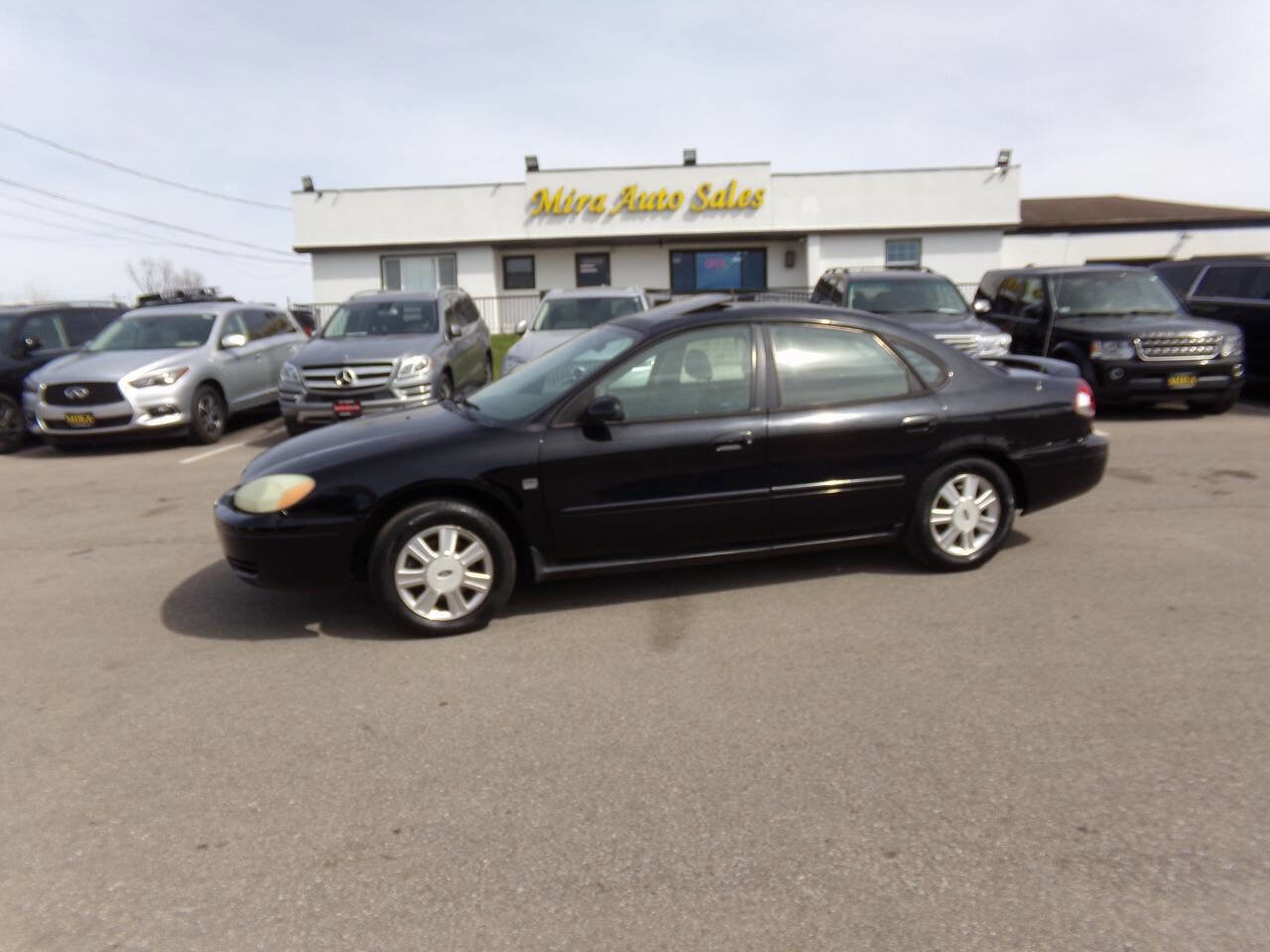 Used 2004 Ford Taurus SEL image 1