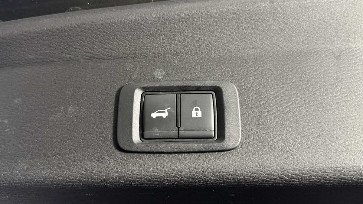 Used 2025 Mitsubishi Outlander SE FWD image 33