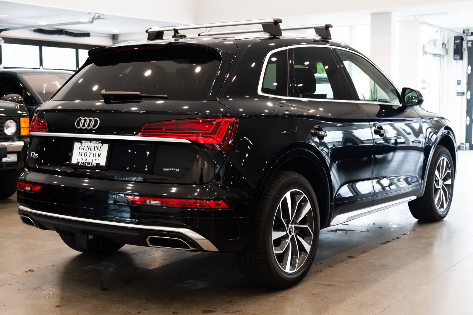 Used 2023 Audi Q5 2.0T Premium w/ Convenience Package AWD/4WD image 4