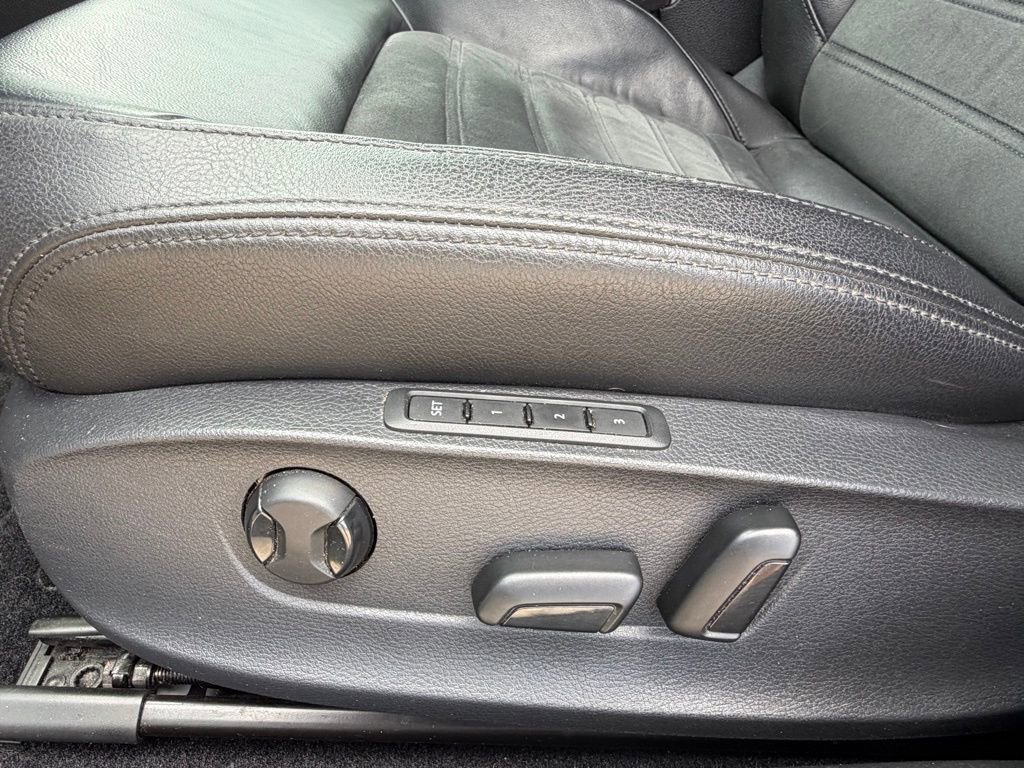 Used 2013 Volkswagen Passat TDI SEL Premium image 13