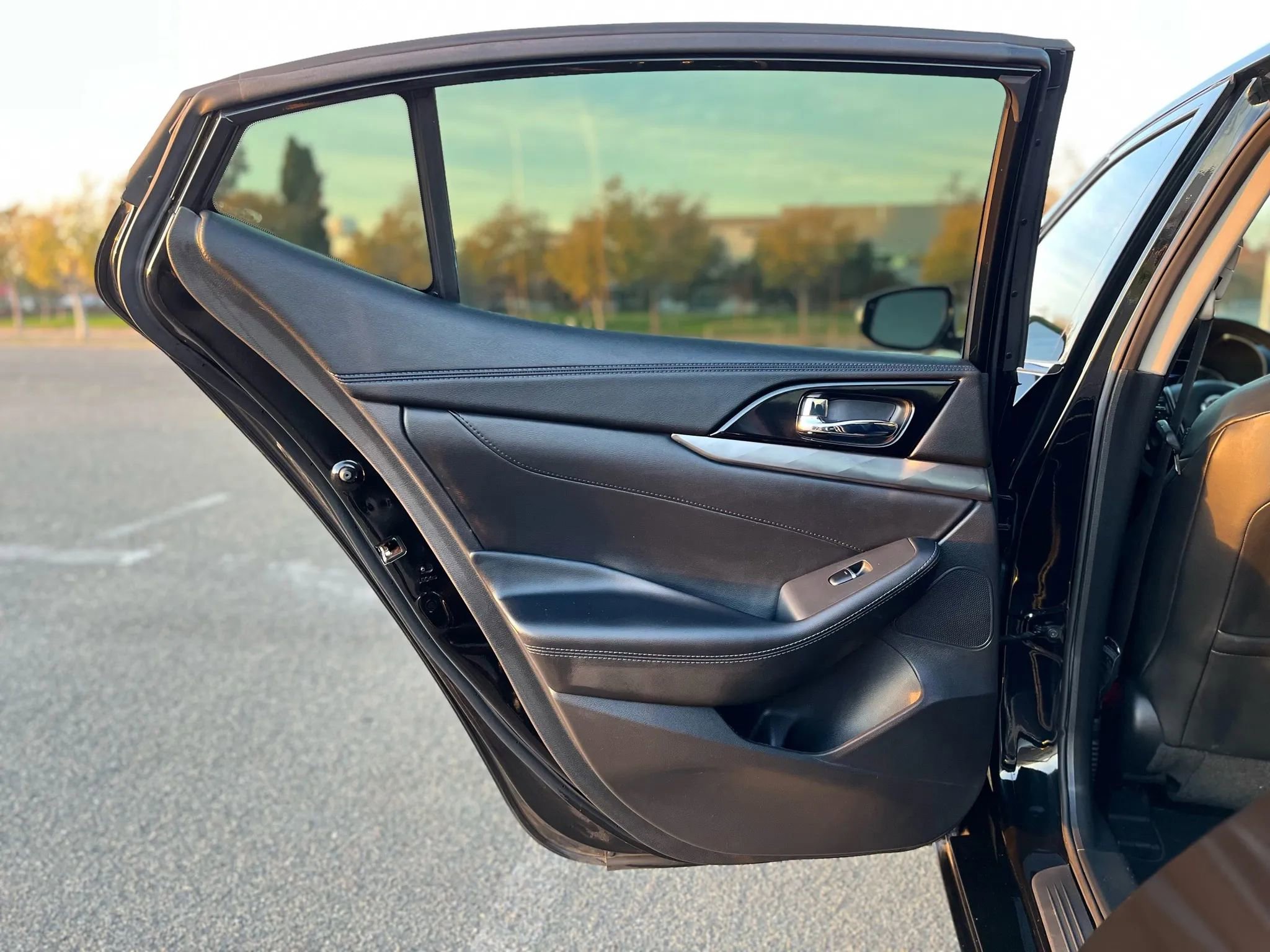 Used 2017 Nissan Maxima SR w/ Midnight Edition image 11