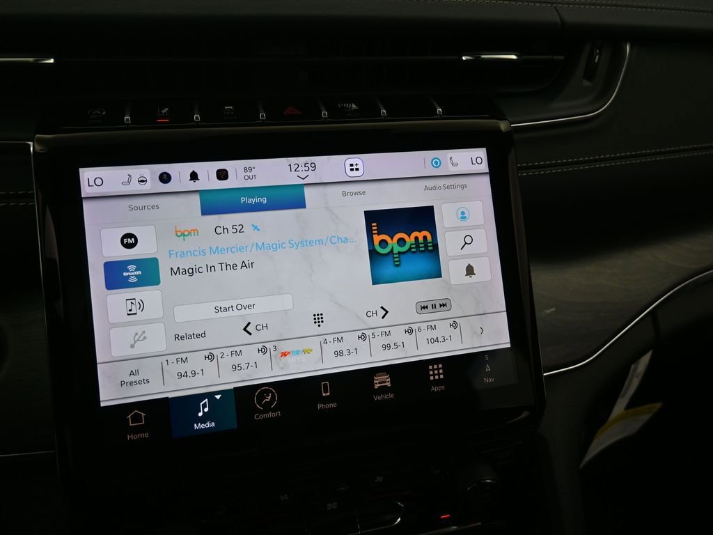 Used 2024 Jeep Grand Cherokee Overland w/ Luxury Tech Group IV image 27