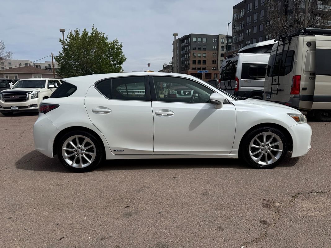 Used 2013 Lexus CT 200h w/ Premium Pkg w/Navigation FWD image 2
