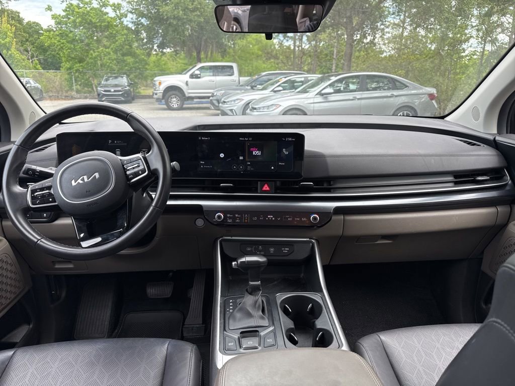 Used 2025 Kia Carnival image 16