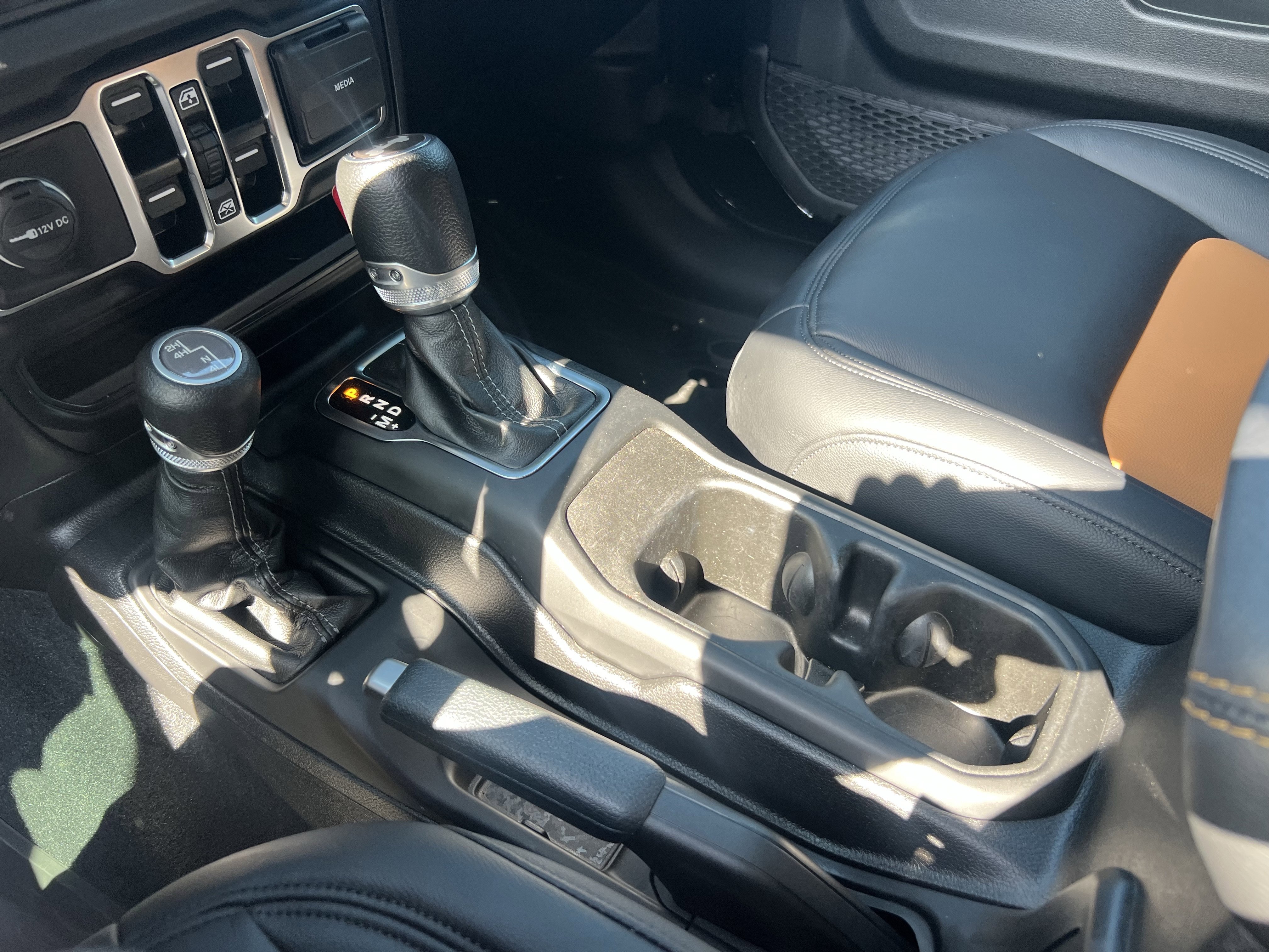 Used 2024 Jeep Wrangler Sahara image 27