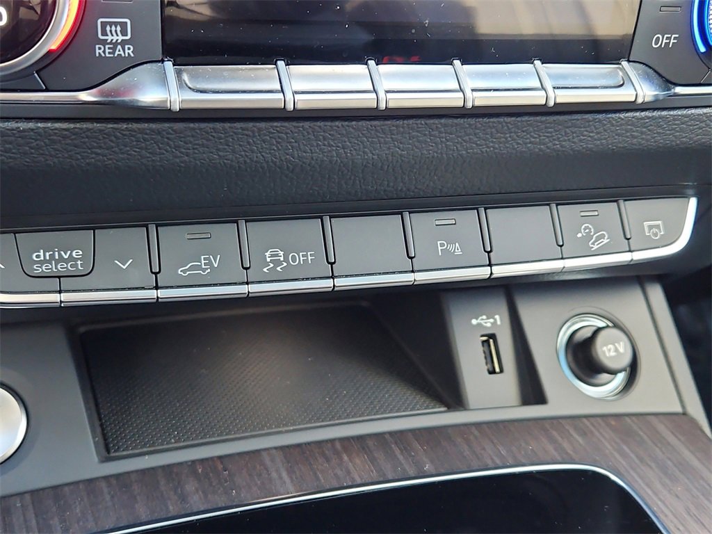 Used 2024 Audi Q5 e Premium w/ Convenience Package image 18