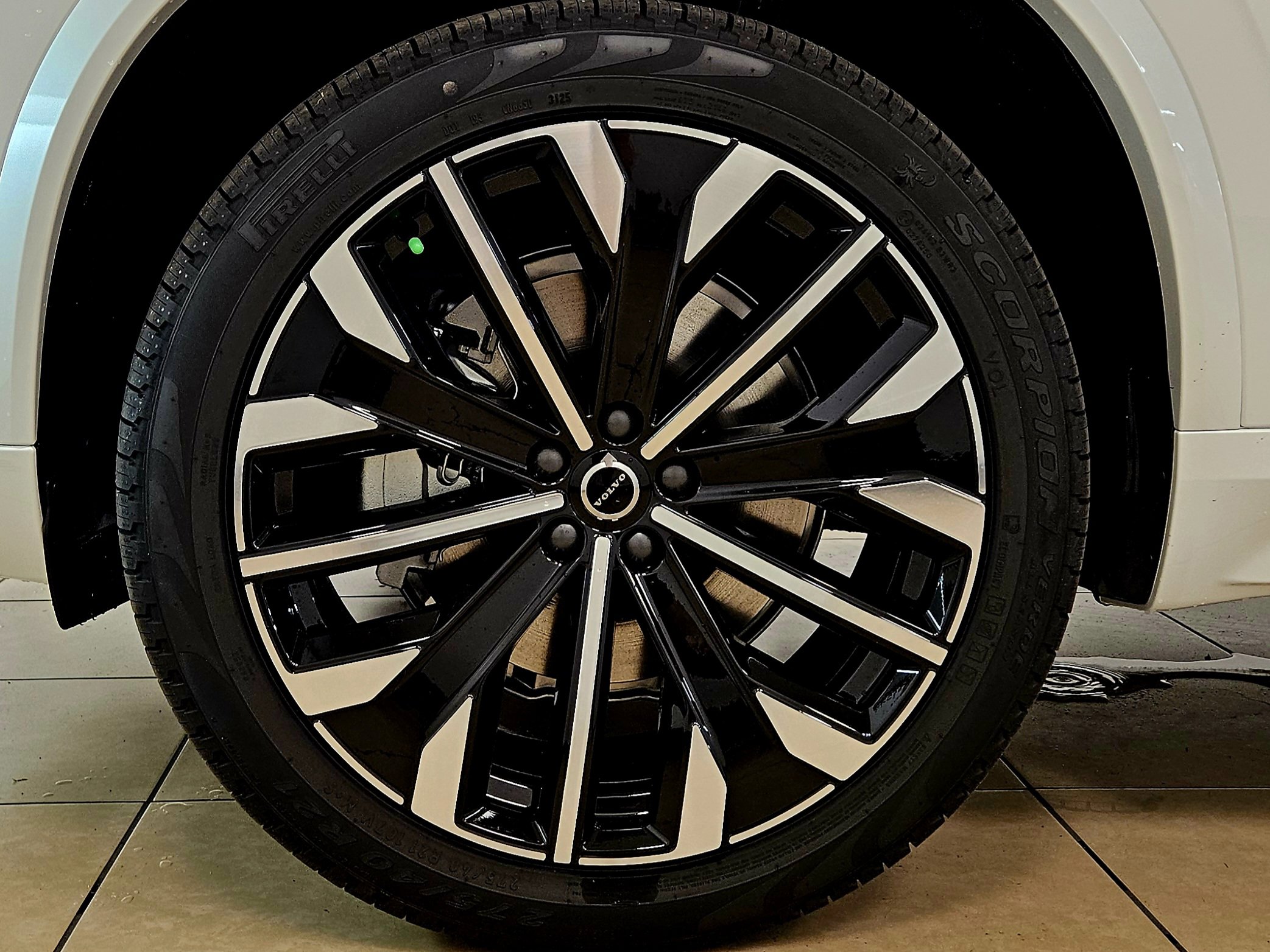 New 2026 Volvo XC90 B6 Plus w/ Protection Package image 49