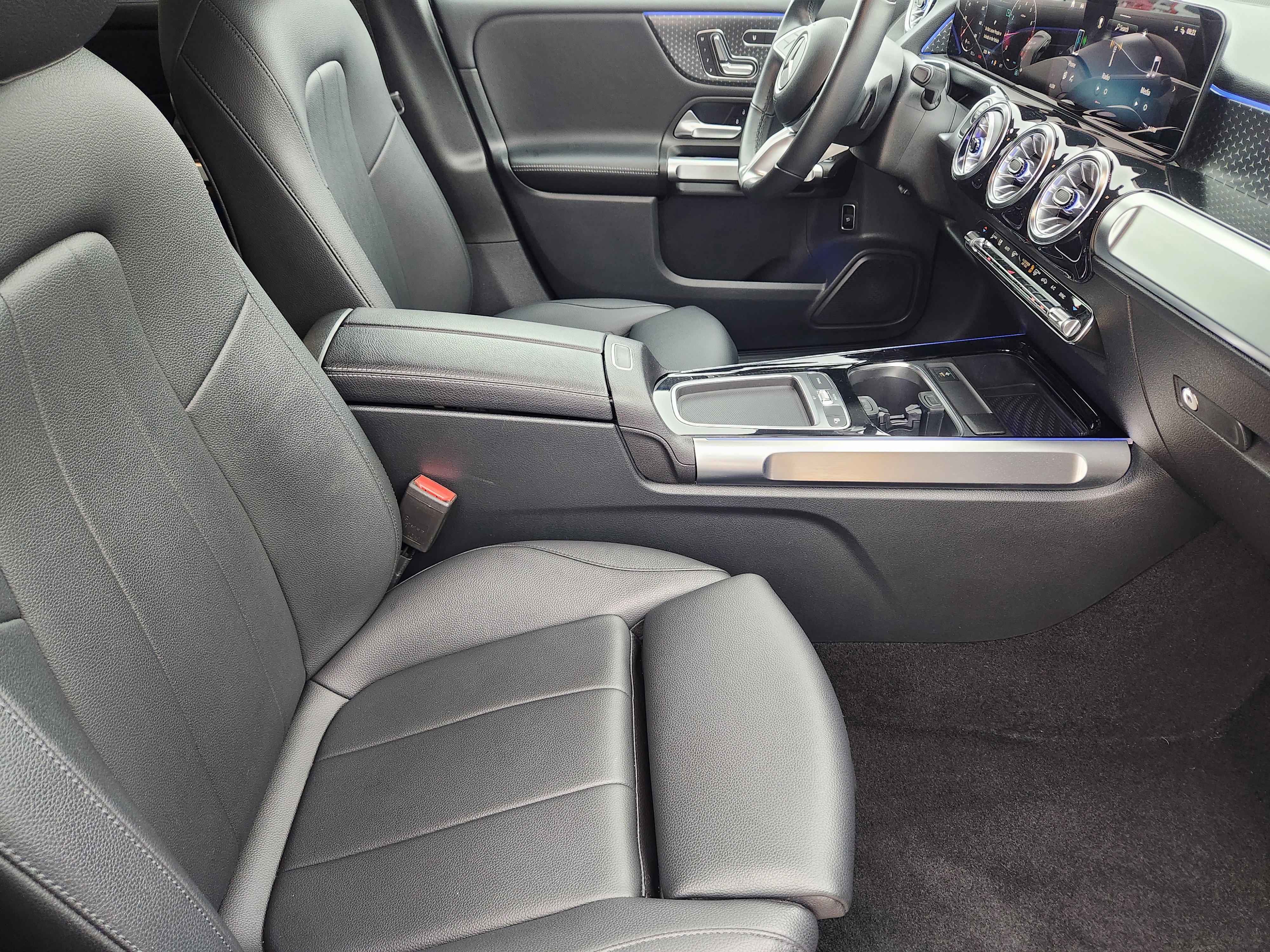 Used 2024 Mercedes-Benz GLB 250 4MATIC image 14