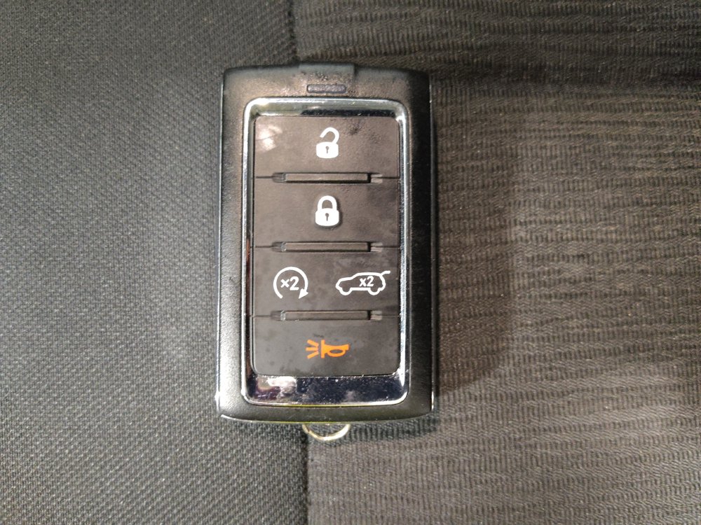 Used 2023 Jeep Grand Cherokee Laredo w/ Luxury Tech Group I AWD/4WD image 32
