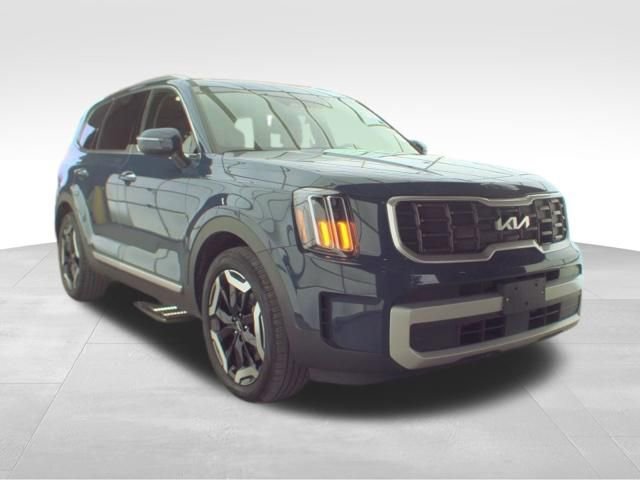 Used 2025 Kia Telluride S image 3