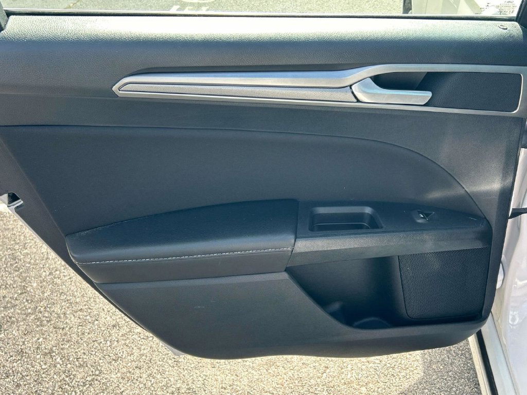 Used 2020 Ford Fusion SE FWD image 20