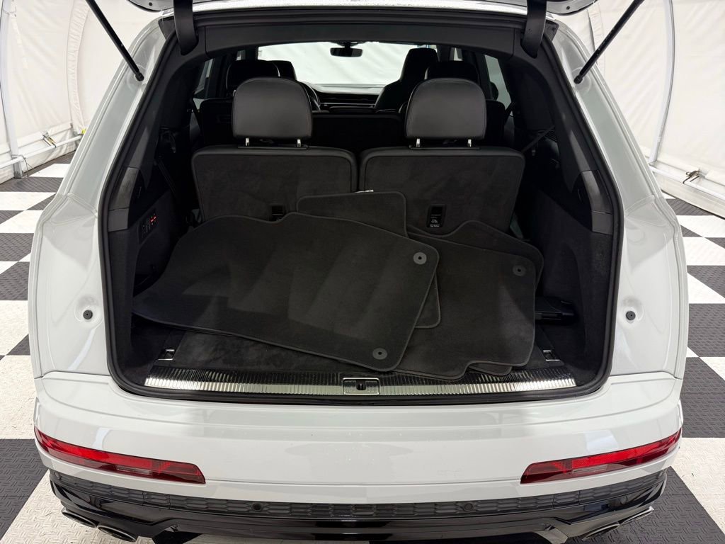 Used 2021 Audi SQ7 Premium Plus w/ Driver Assistance Package image 4