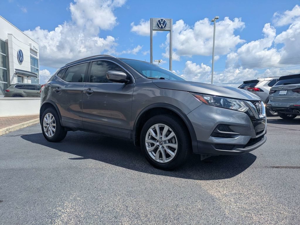 Used 2020 Nissan Rogue Sport SV FWD image 3