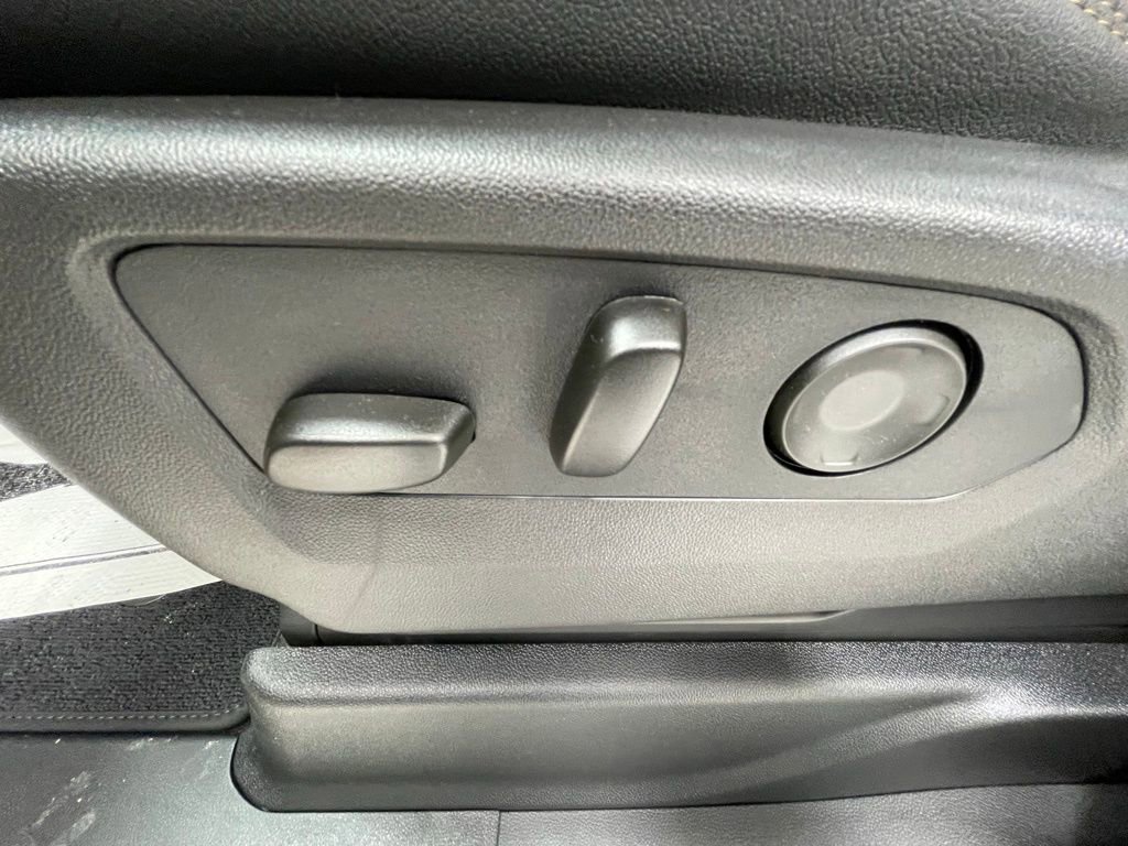 New 2026 GMC Yukon XL AT4 image 20