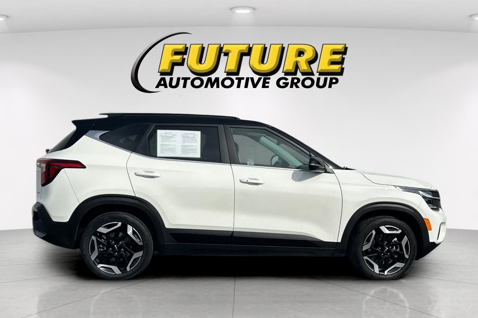 Used 2025 Kia Seltos SX image 3