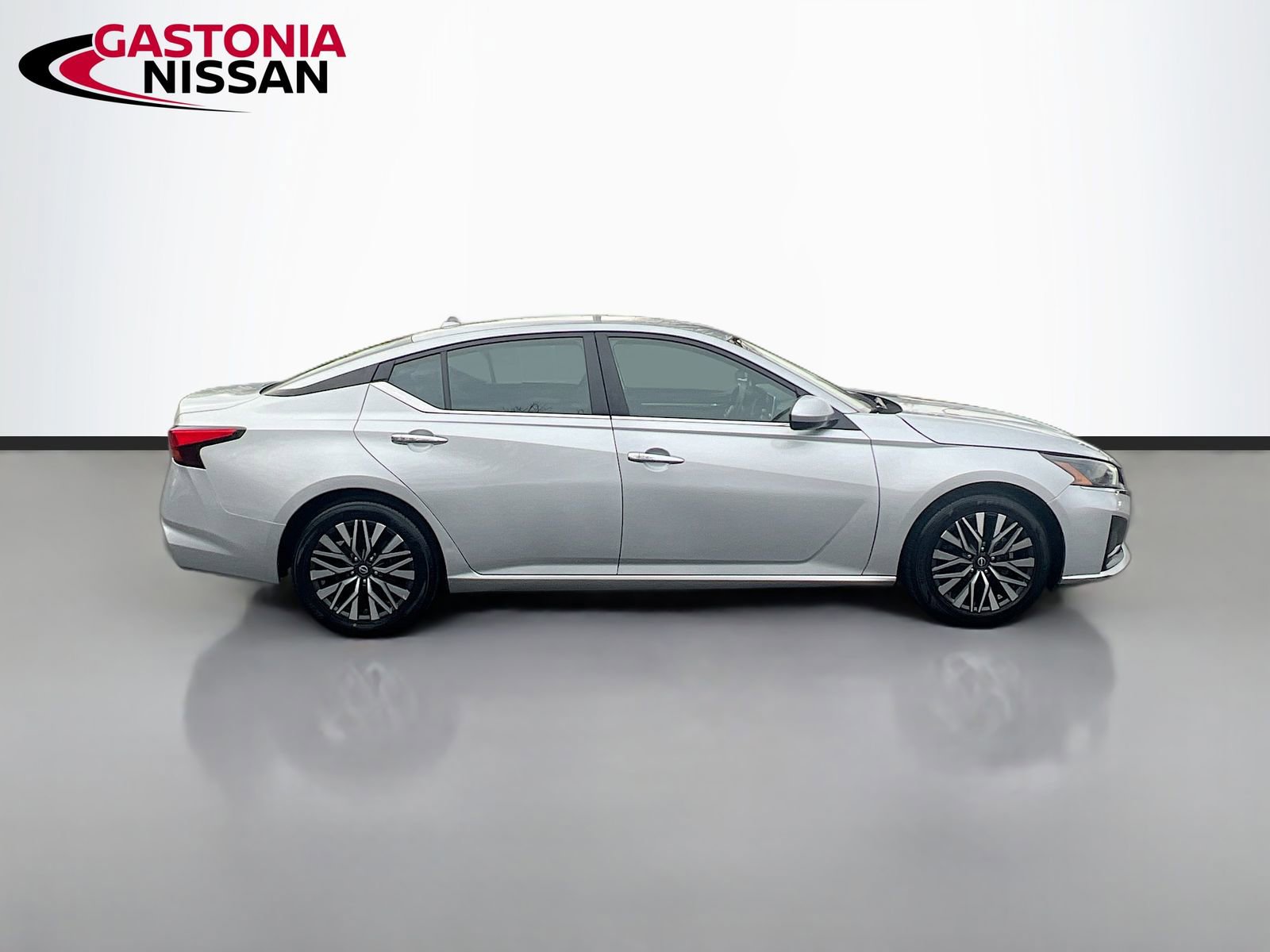 Used 2023 Nissan Altima 2.5 SV image 10