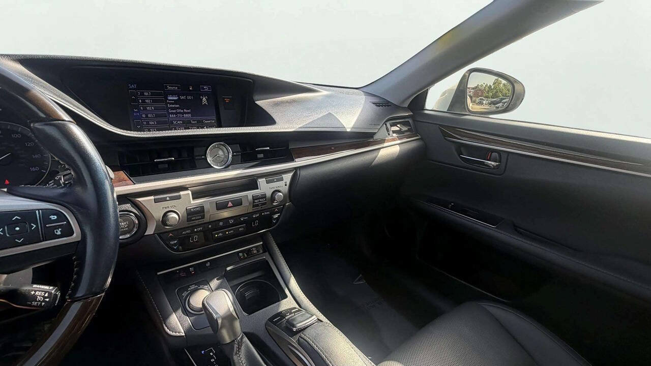 Used 2016 Lexus ES 350 w/ Navigation System Package FWD image 18