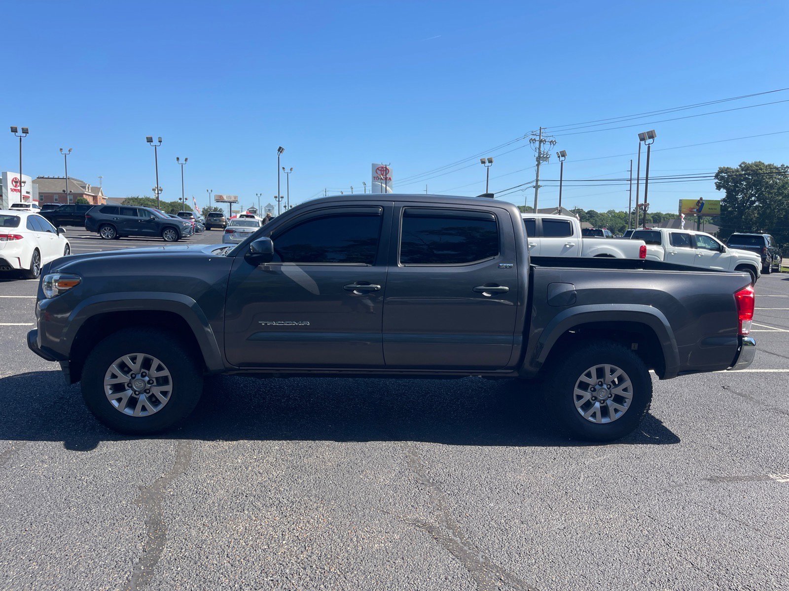 Used 2017 Toyota Tacoma SR5 w/ Tow Package RWD image 13
