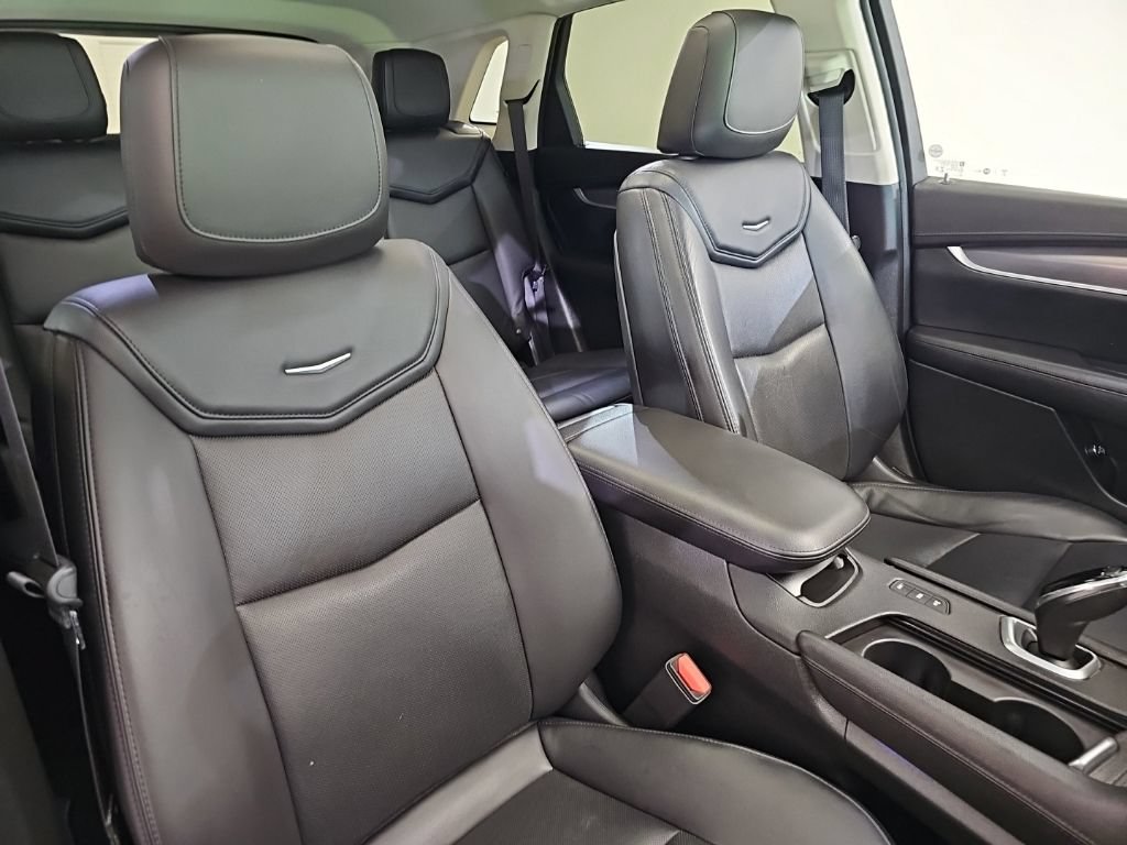 Used 2018 Cadillac XT5 Luxury w/ Driver Awareness Package AWD/4WD image 12