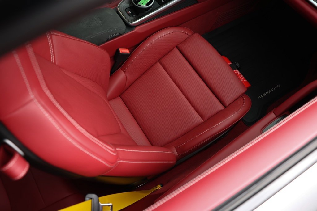 Used 2024 Porsche 911 Carrera w/ Premium Package image 19