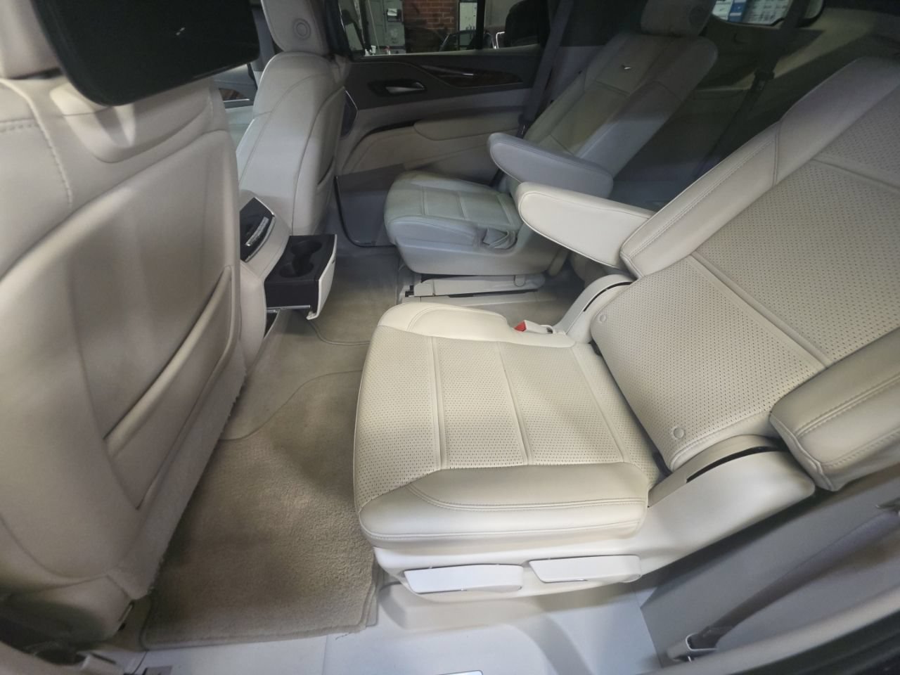 Used 2023 Cadillac Escalade Sport Platinum AWD/4WD image 12