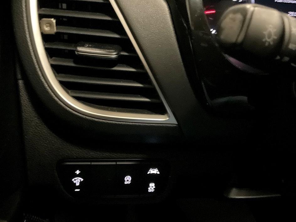 Used 2023 Kia Seltos SX w/ SX Sunroof Package image 26