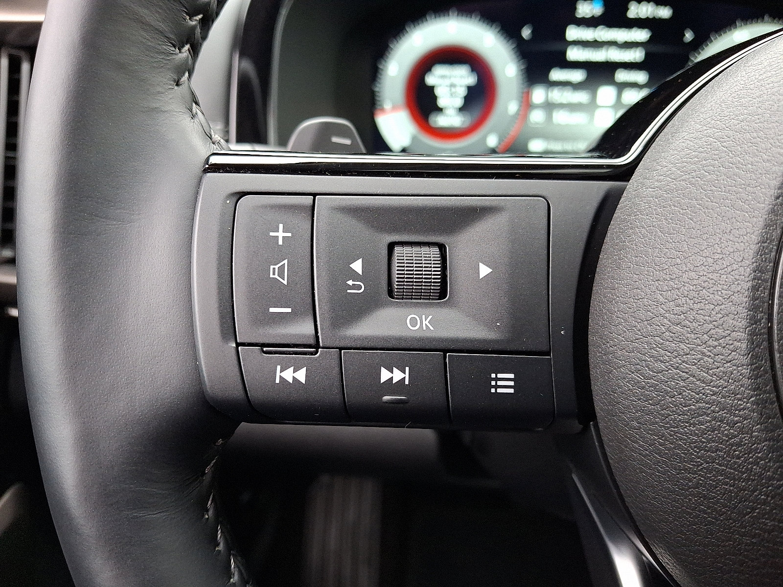 Used 2024 Nissan Pathfinder Platinum image 22