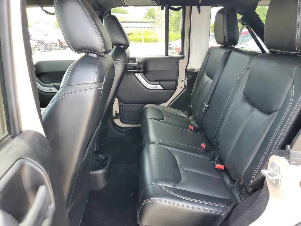 Used 2016 Jeep Wrangler Unlimited Rubicon AWD/4WD image 12