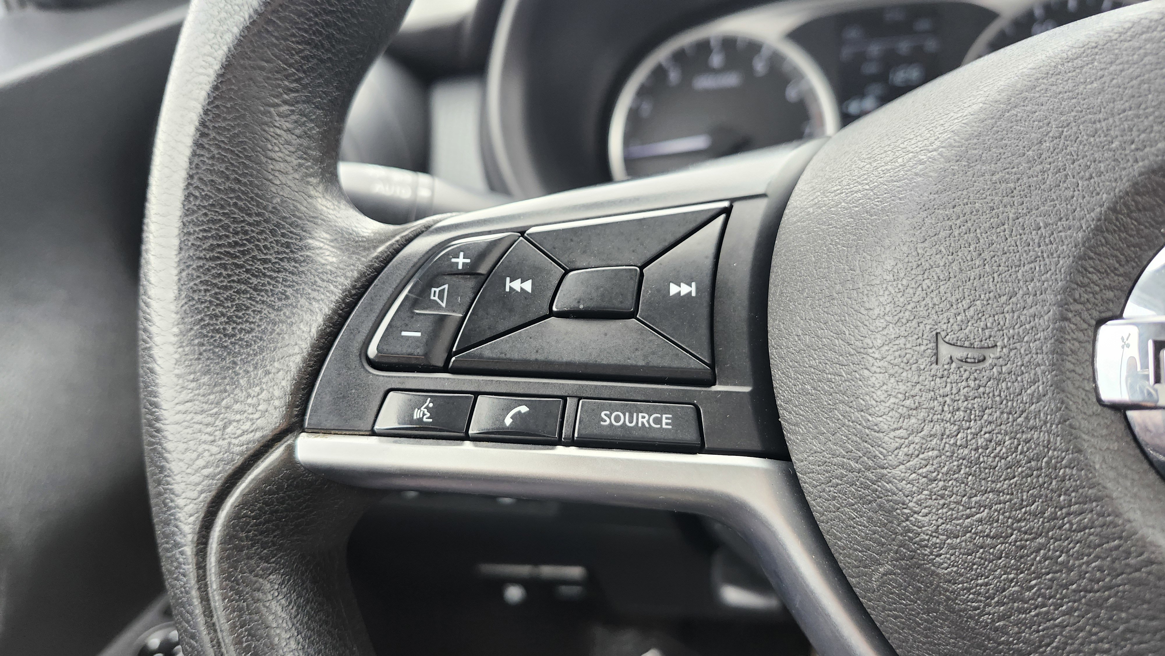 Used 2021 Nissan Kicks S image 30