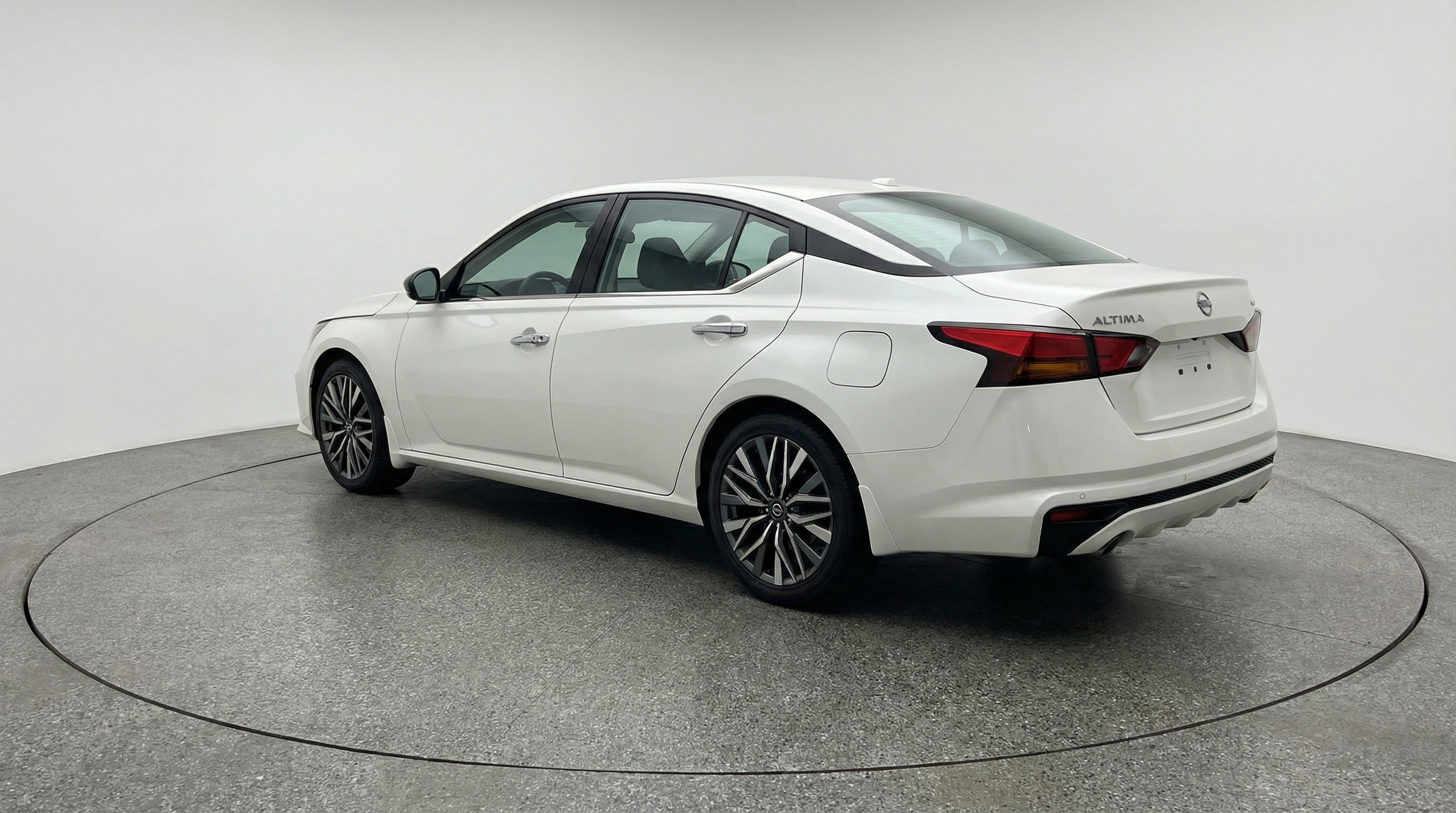 Used 2025 Nissan Altima 2.5 SV FWD image 6