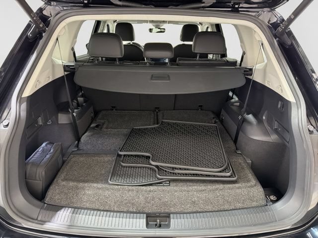 Certified 2022 Volkswagen Tiguan SE FWD image 37