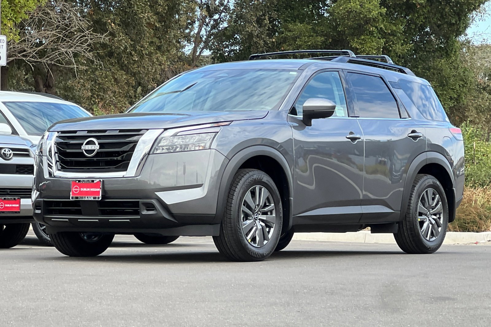 New 2025 Nissan Pathfinder SV w/ SV Premium Package image 8