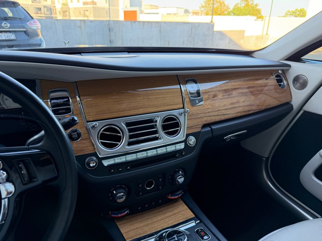 Used 2017 Rolls-Royce Wraith RWD image 23