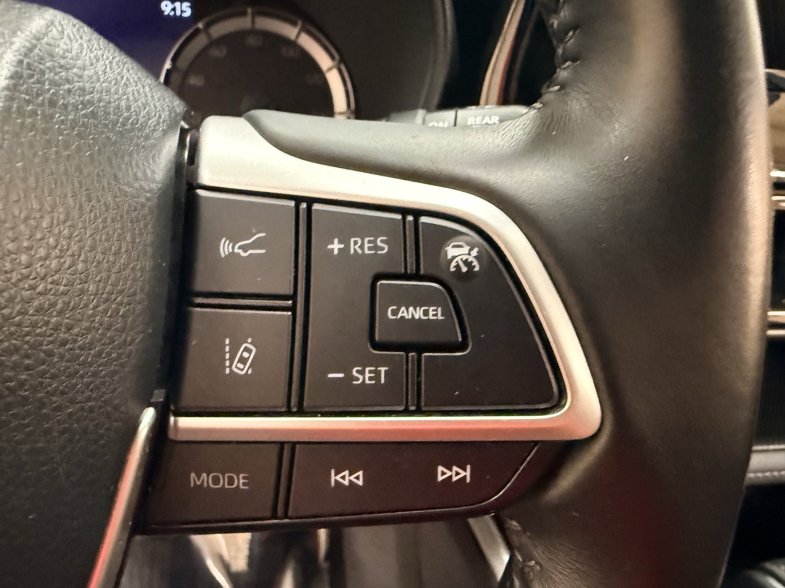 Used 2023 Toyota Highlander LE AWD/4WD image 31