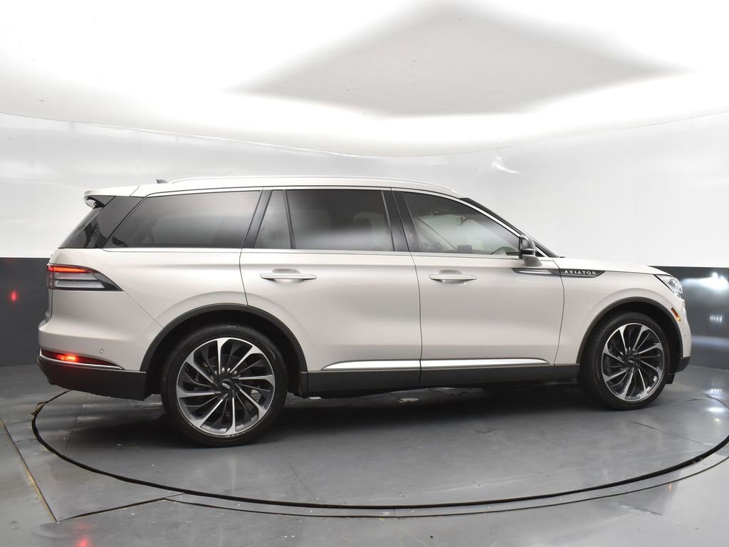 Used 2023 Lincoln Aviator Reserve w/ Equipment Group 201A image 8