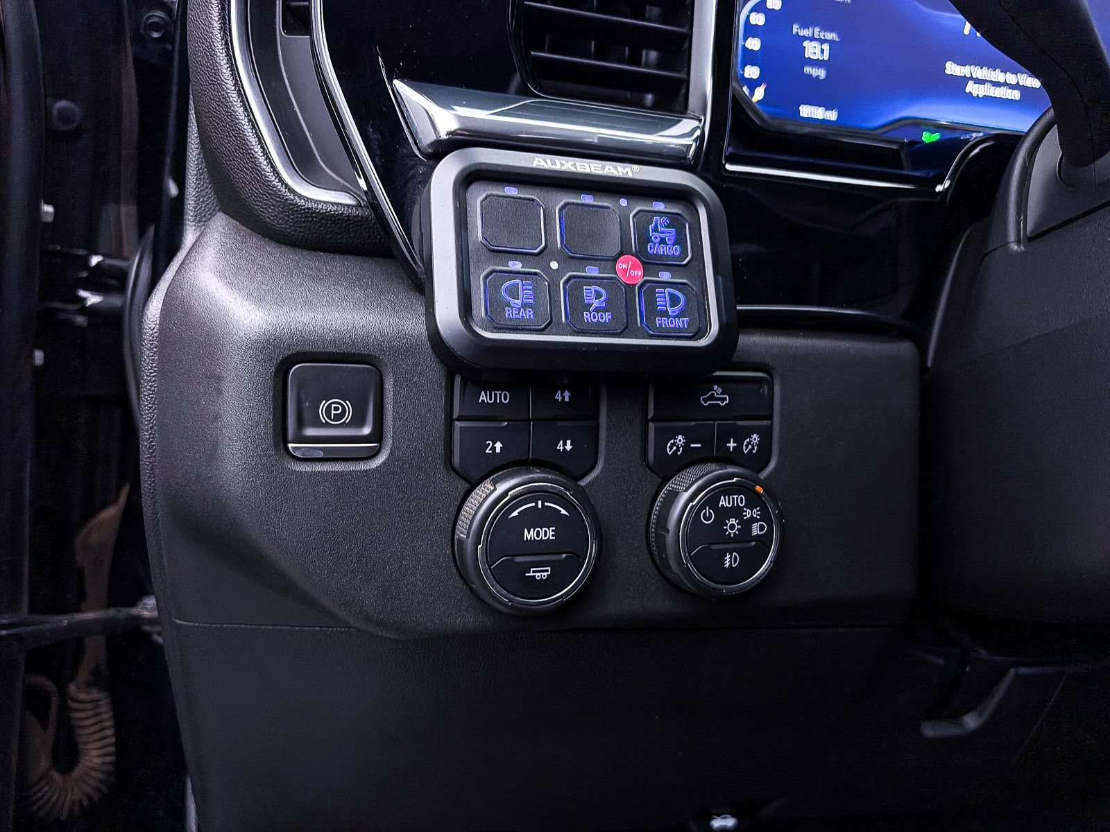 Used 2023 Chevrolet Silverado 1500 LT Trail Boss AWD/4WD image 3