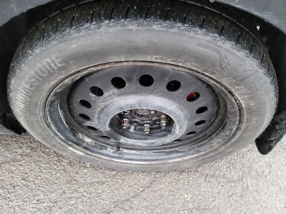 Used 2013 Hyundai Veloster w/ Style Pkg image 28