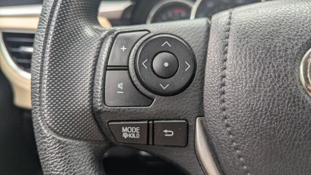 Used 2014 Toyota Corolla LE FWD image 24